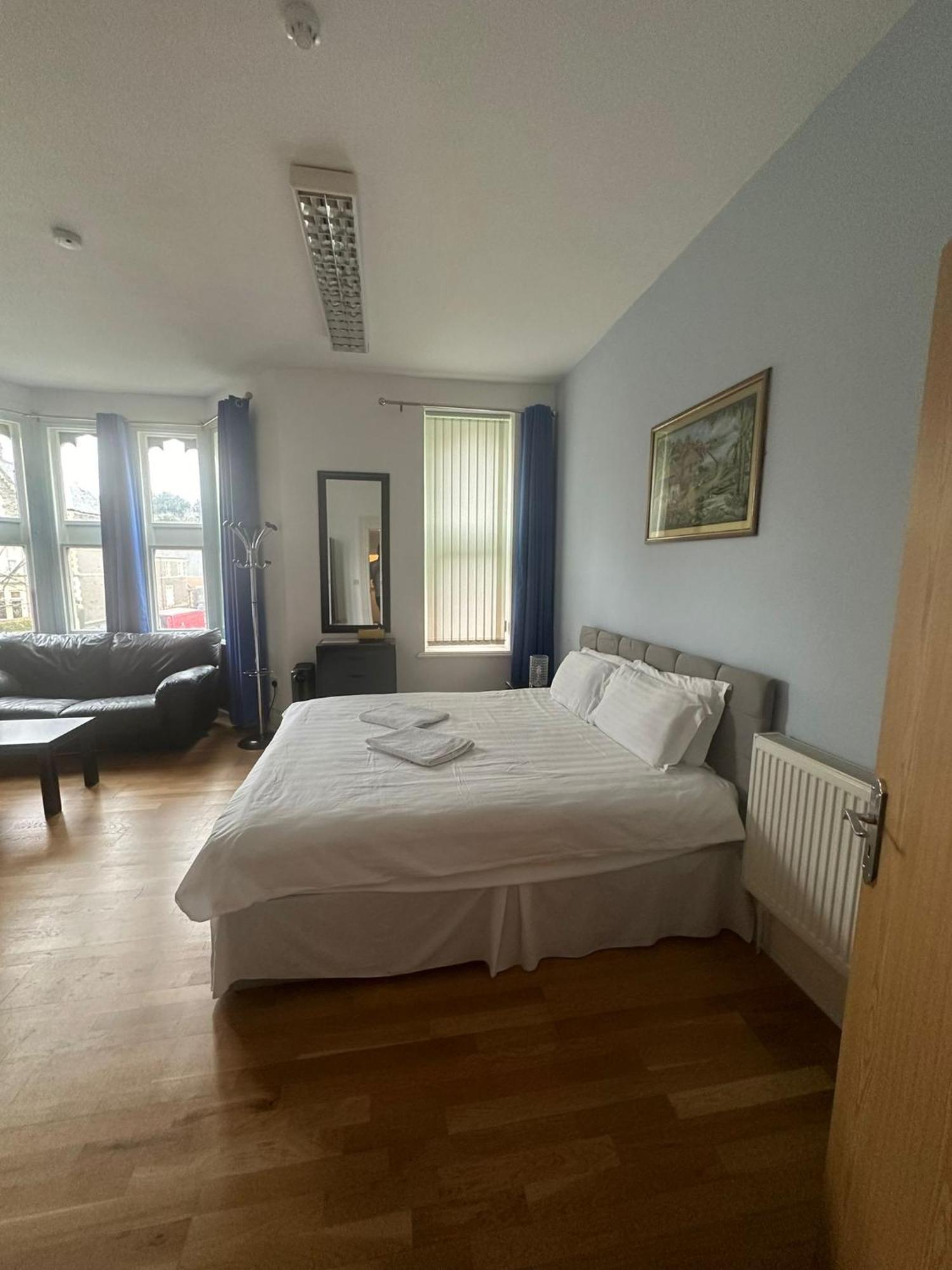 3 Luxury En-Suite Bedrooms Cardiff Bagian luar foto